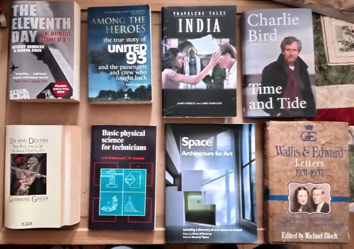 Various Books Any 6 For €20 (10 photos) - Image 1