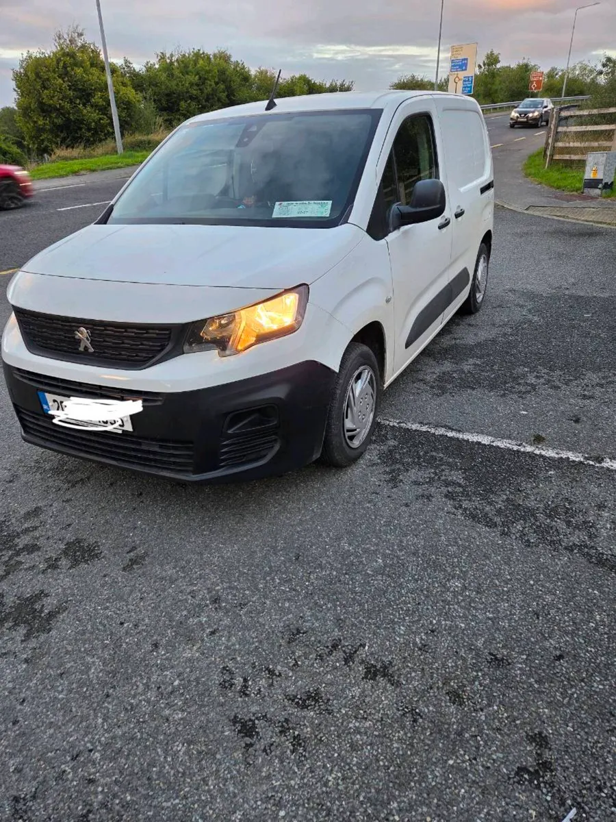 2020 Peugeot Partner - Image 1