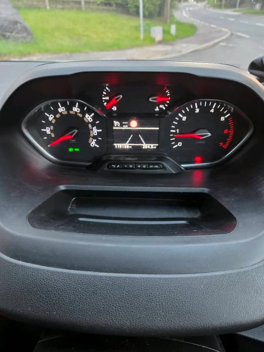 2020 Peugeot Partner - Image 4