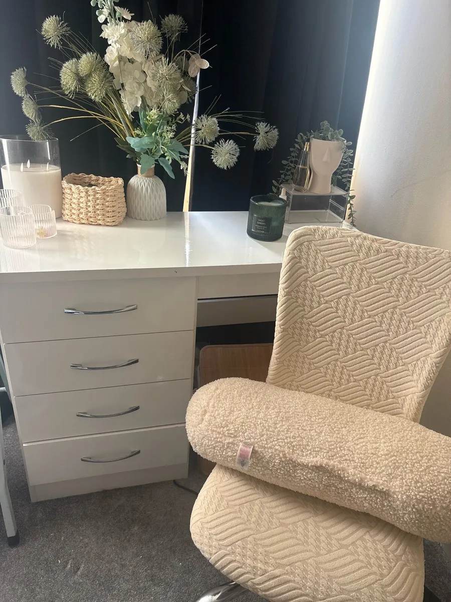Desk & chair - Image 1