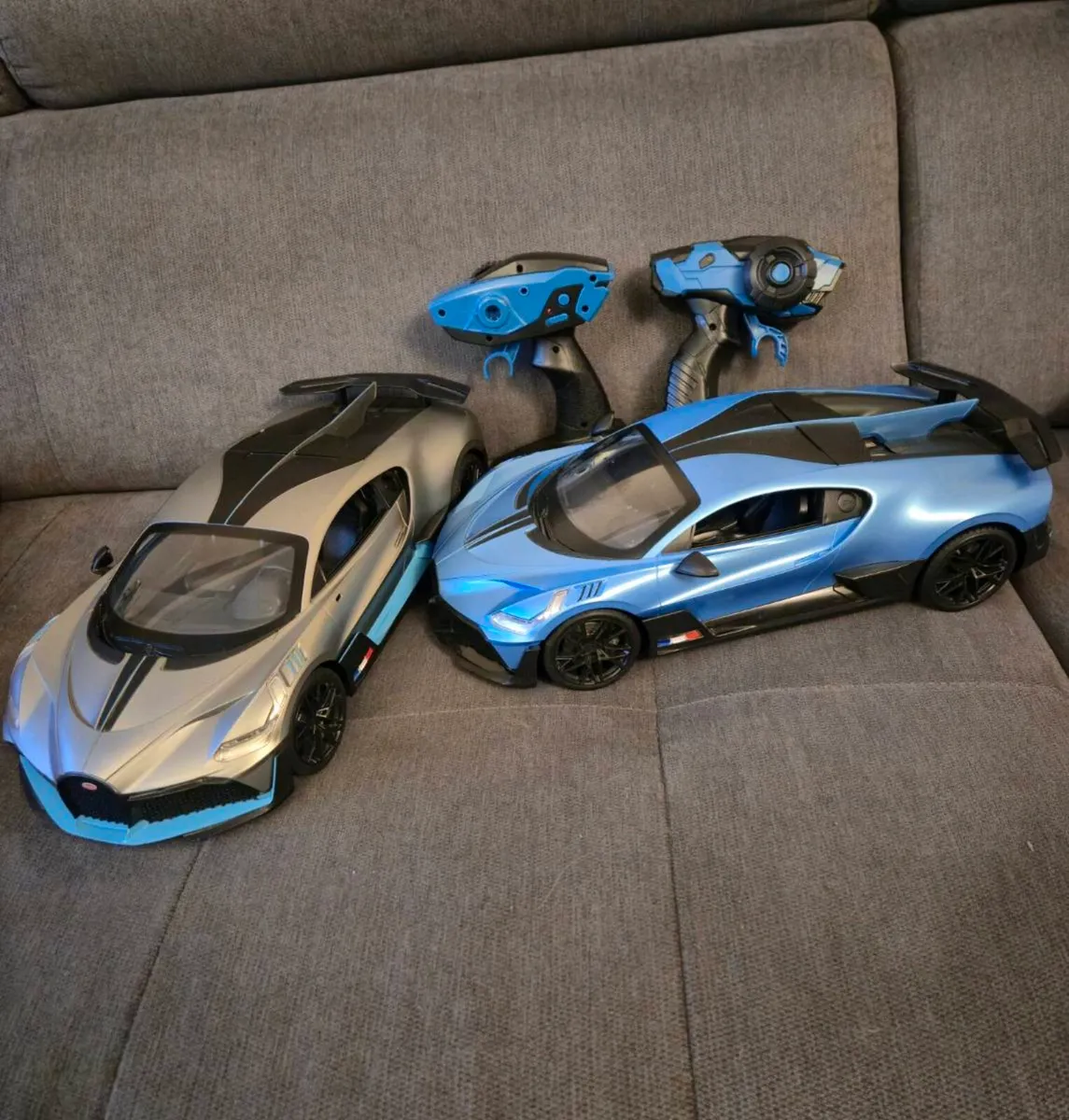 2 Bugatti RC Toy Cars - Image 2
