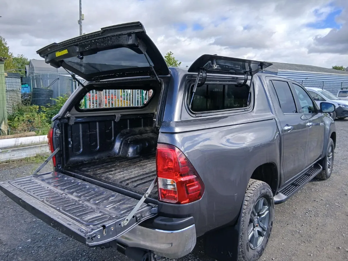 Toyota Hilux 2021 - Image 2