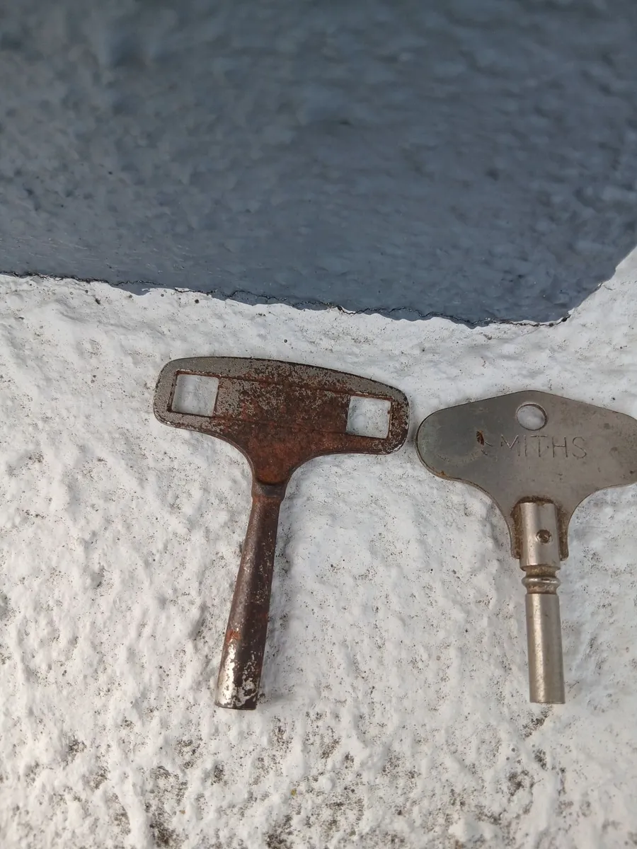 Antique clock winding key - Image 1