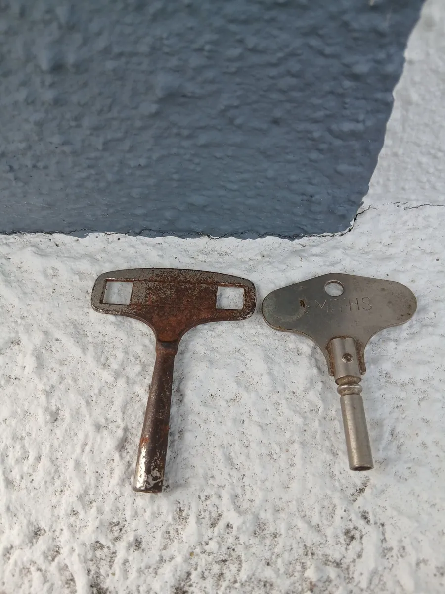 Antique clock winding key - Image 2
