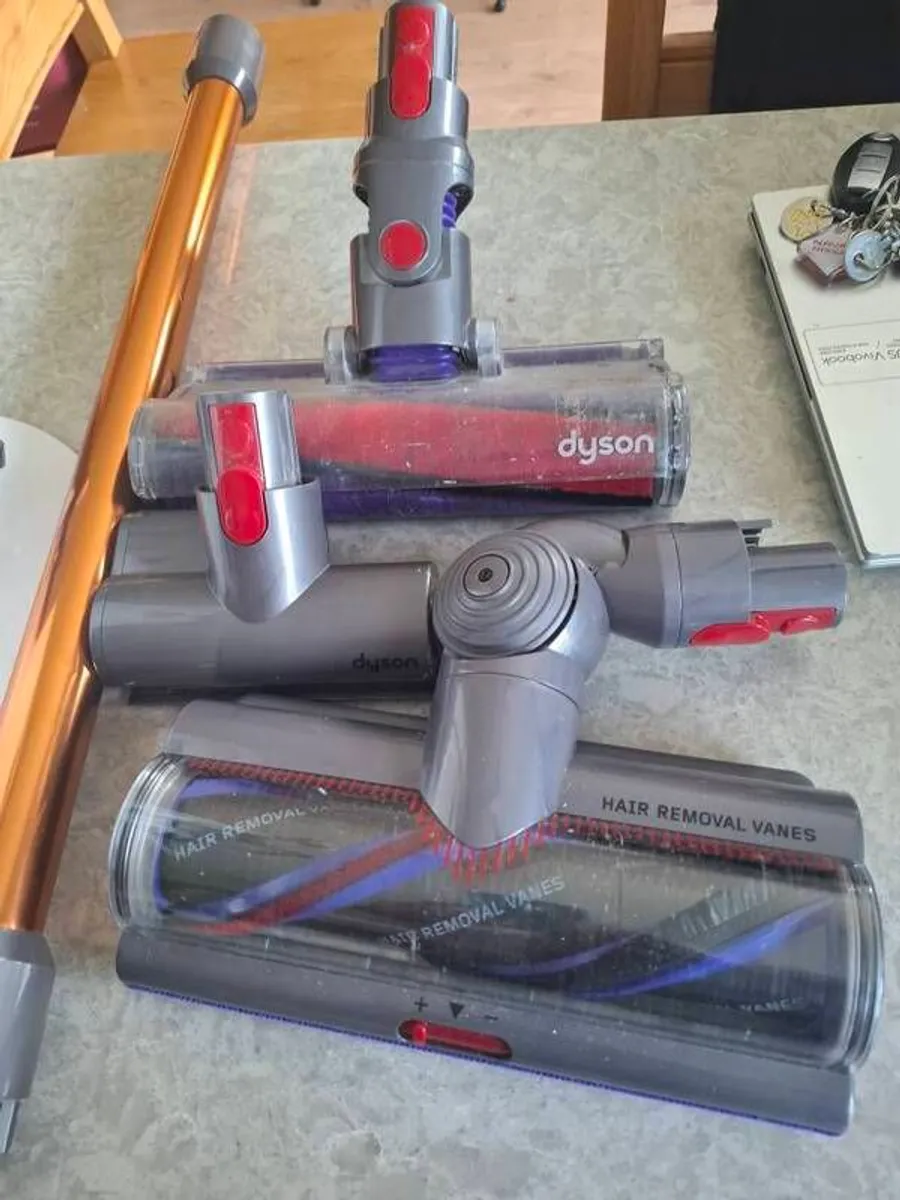 Dyson V10 - Image 2