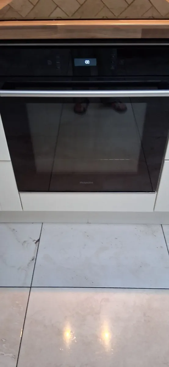 Hotpoint BLK Pyro Clean Single Electric Oven. - Image 2