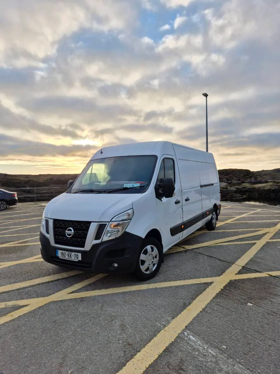 2019 nissan nv400 - Image 2