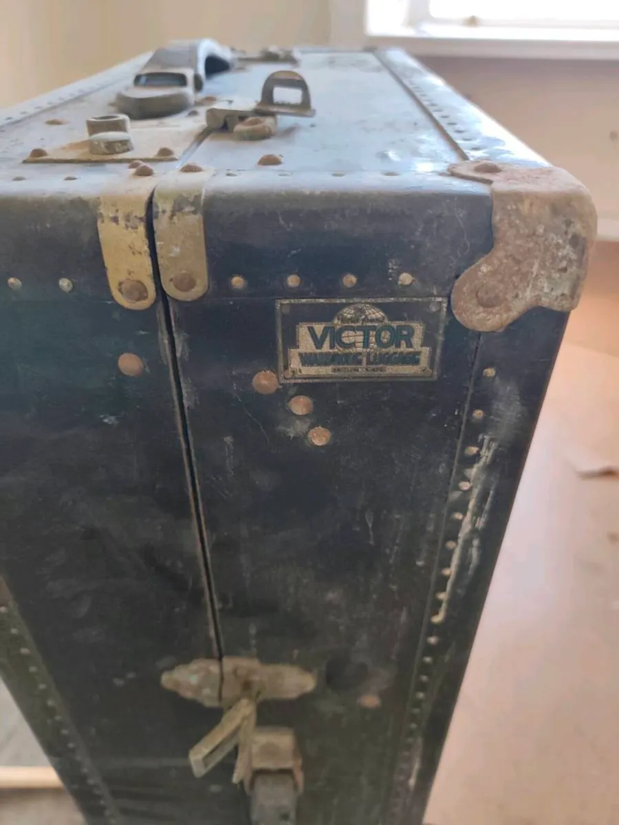Old suitcase wardrobe from a ship - Image 4