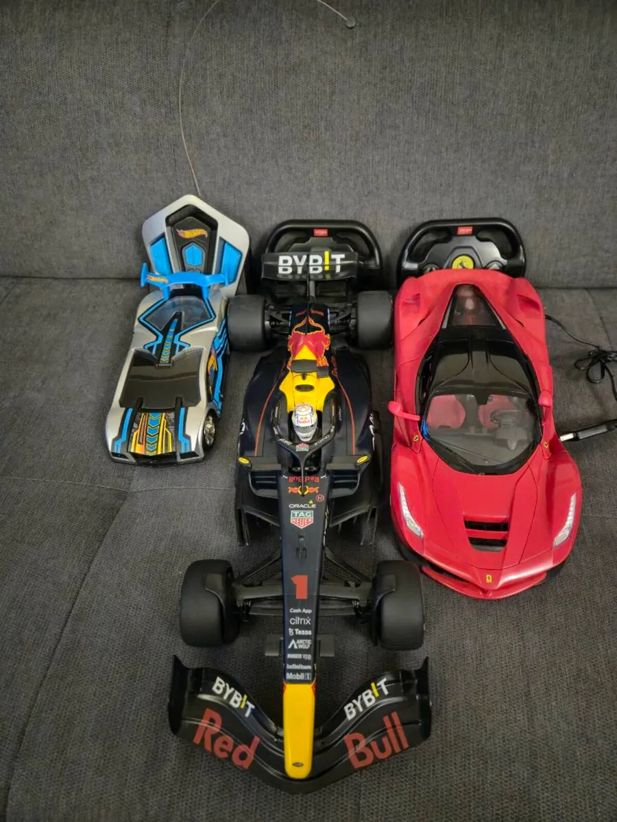 3remote control toy cars  Ferrari, F1 & Hot Wheels - Image 1