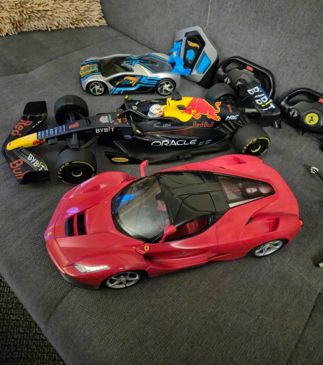 3remote control toy cars  Ferrari, F1 & Hot Wheels - Image 2