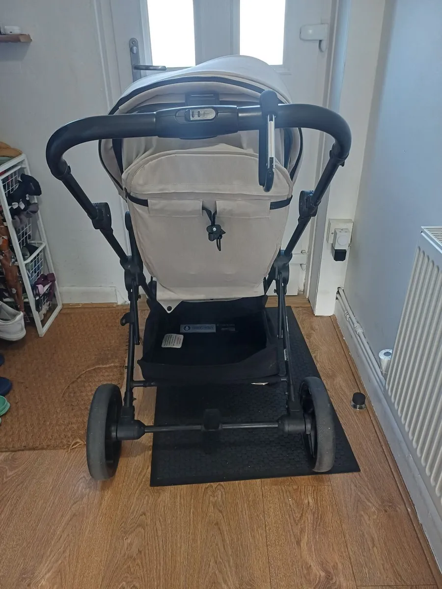 Buggy/pram/car seat set - Image 2