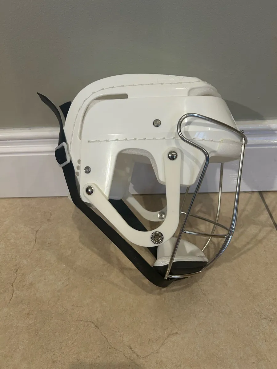 Hurling Helmet - Image 4