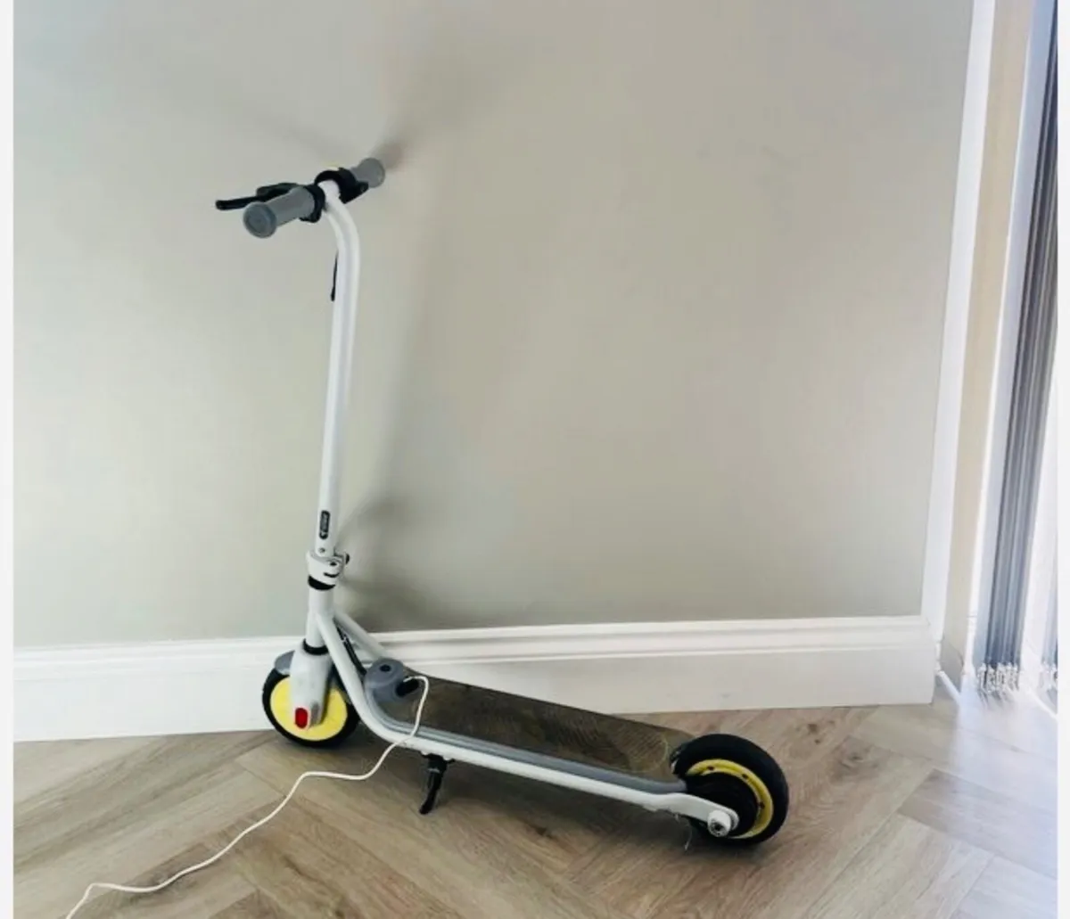 Kids electric scooter - Image 3