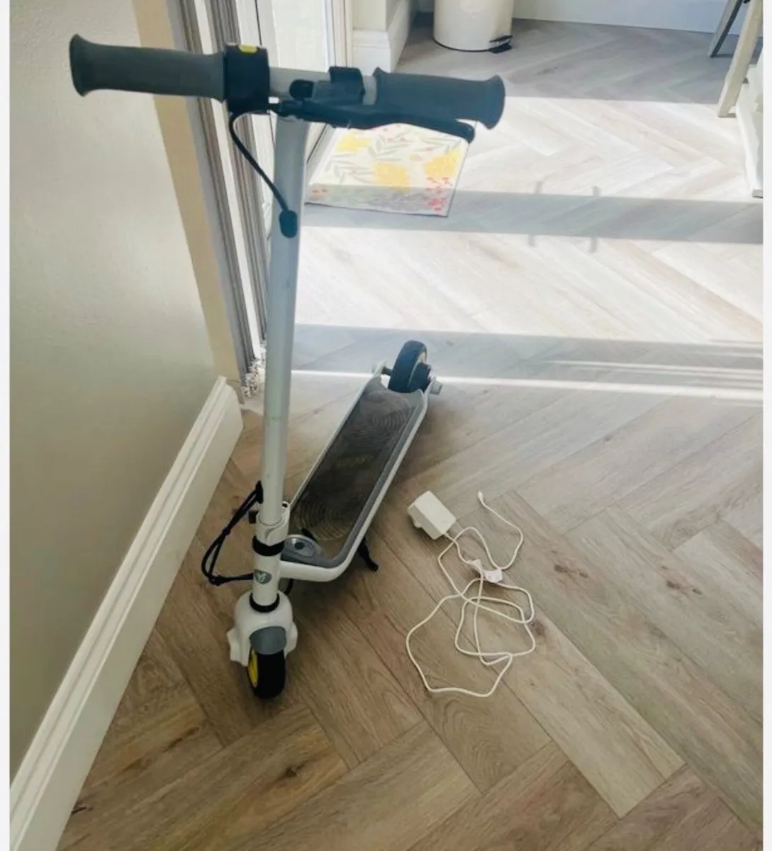 Kids electric scooter - Image 2