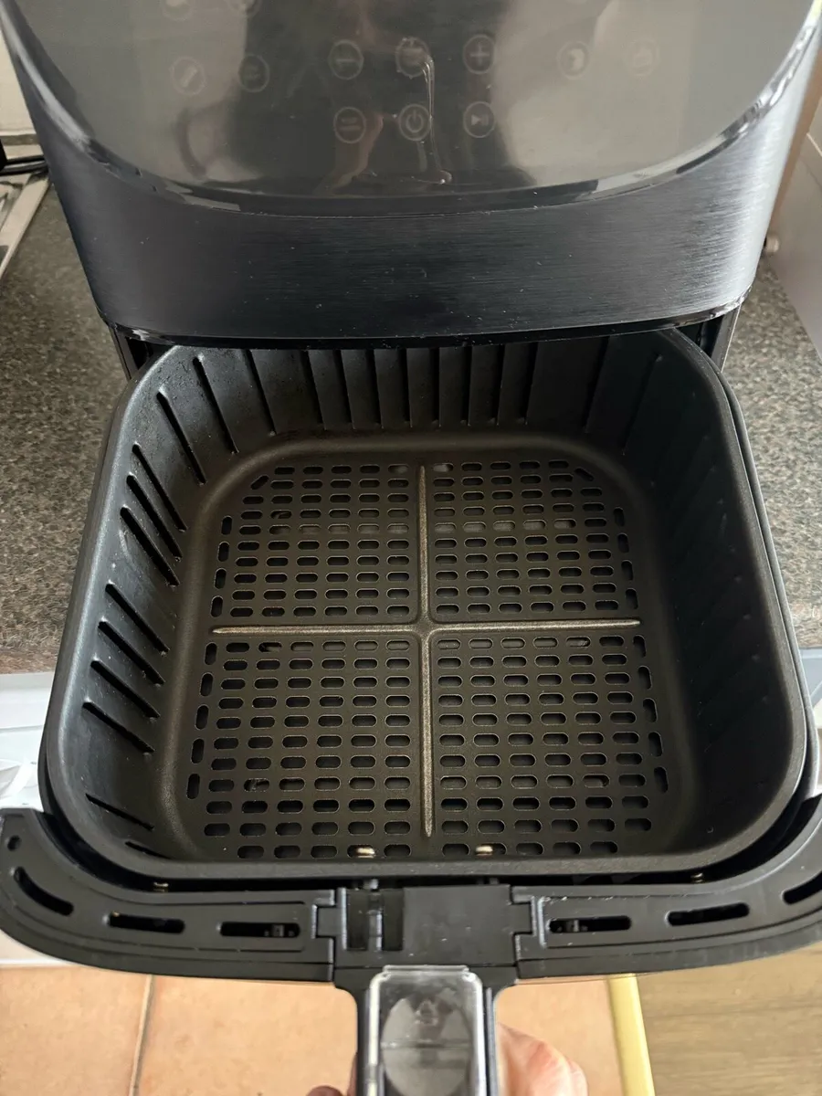 COSORI 5.5L Smart Air Fryer with app control - Image 4