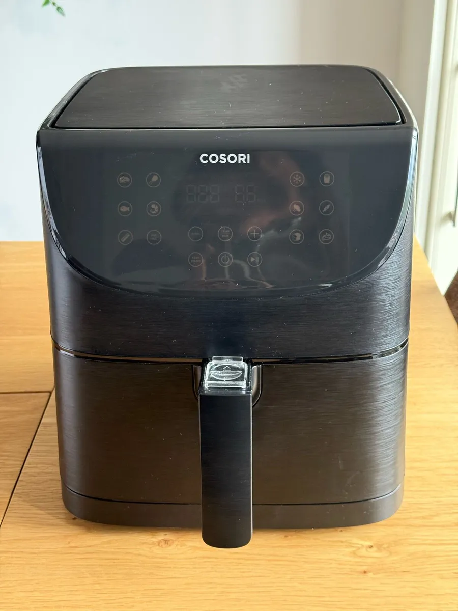 COSORI 5.5L Smart Air Fryer with app control - Image 1