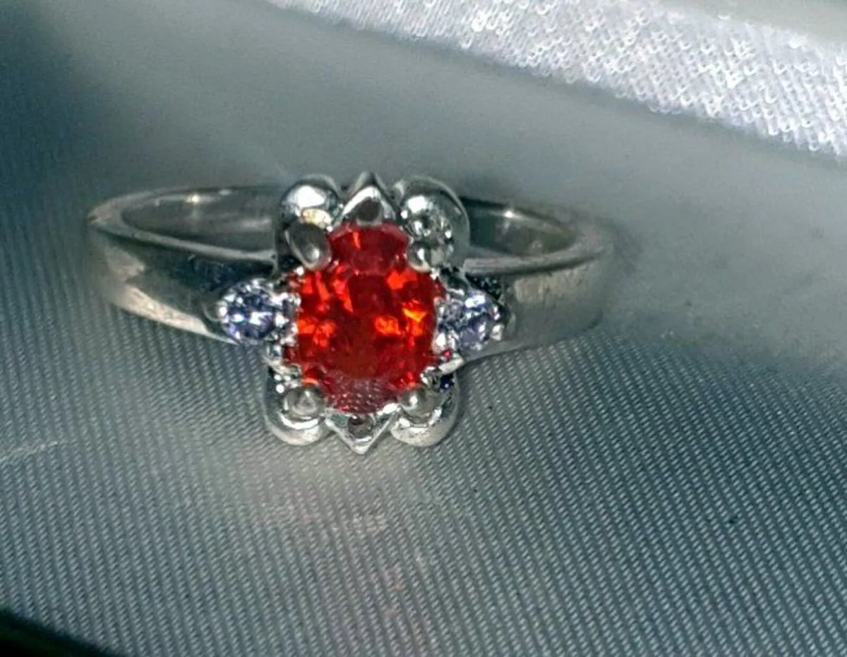 Pristine Vintage Hallmarked Sterling Silver Ring - Image 2
