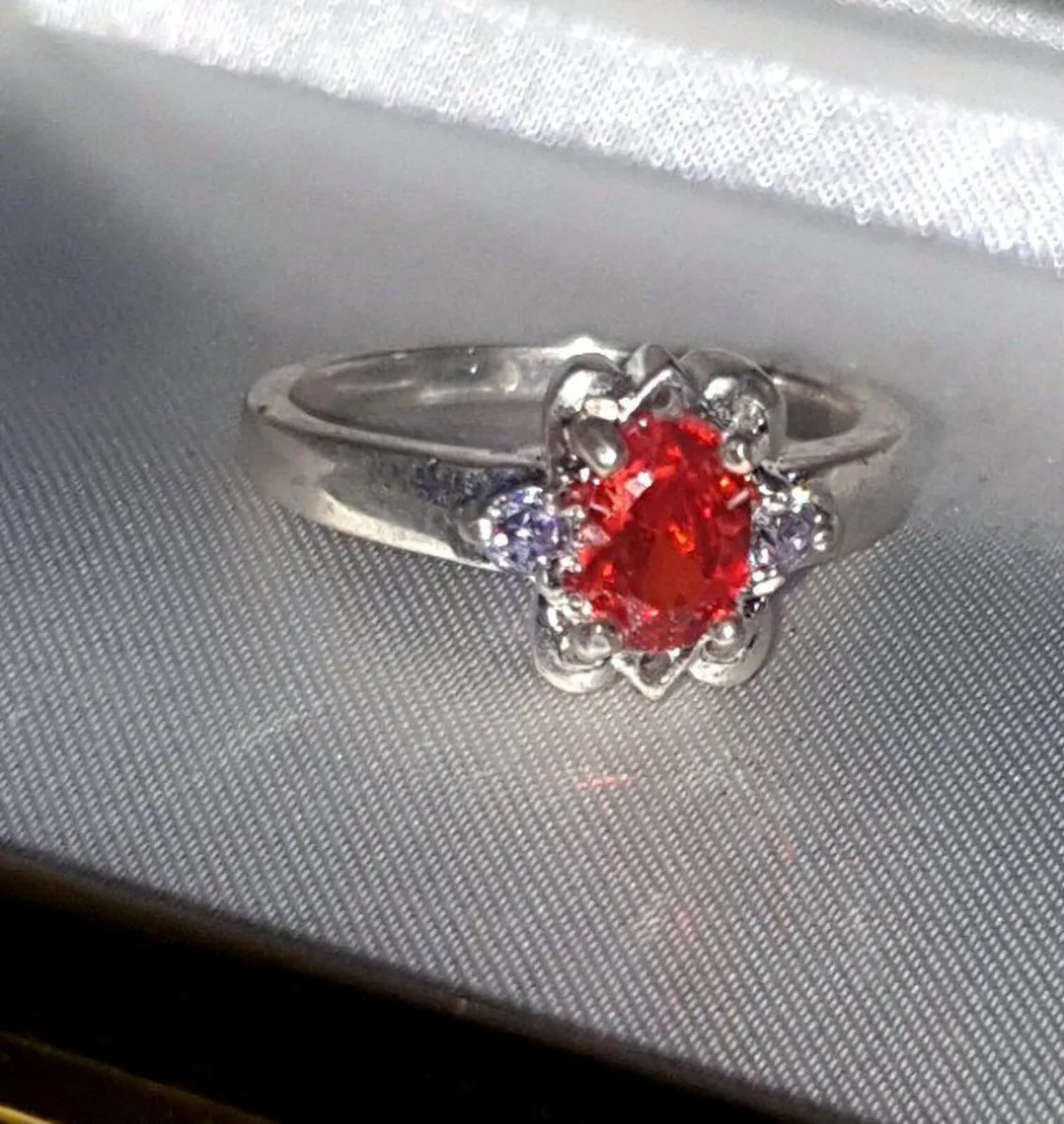 Pristine Vintage Hallmarked Sterling Silver Ring - Image 3