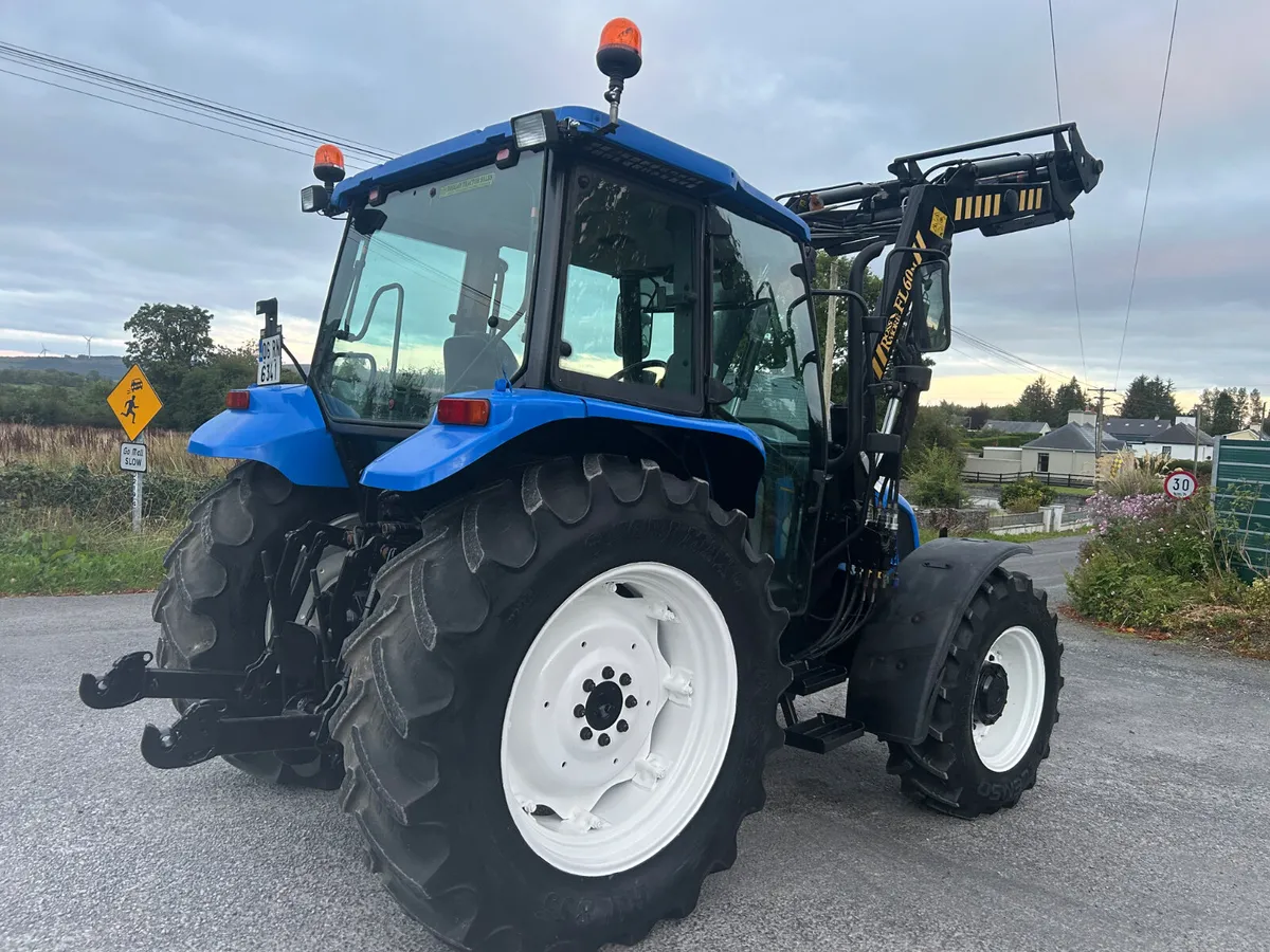 2006 New Holland TL100A with Loader - Image 4