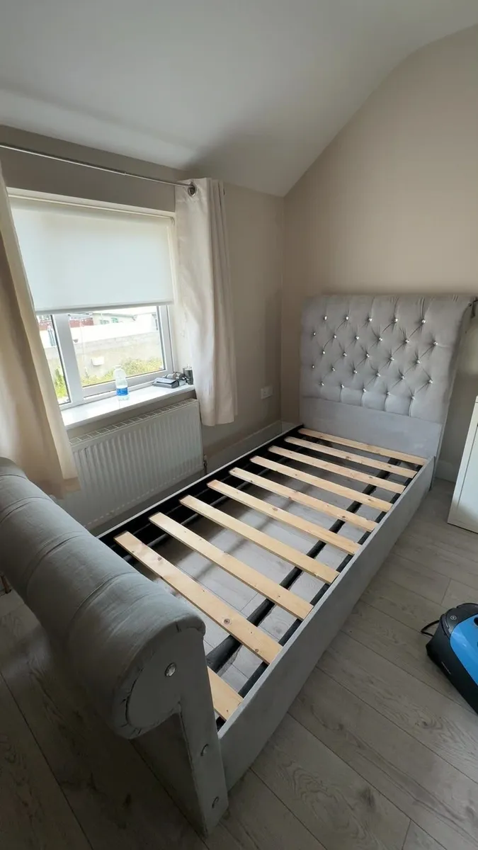 A single bed - Image 1