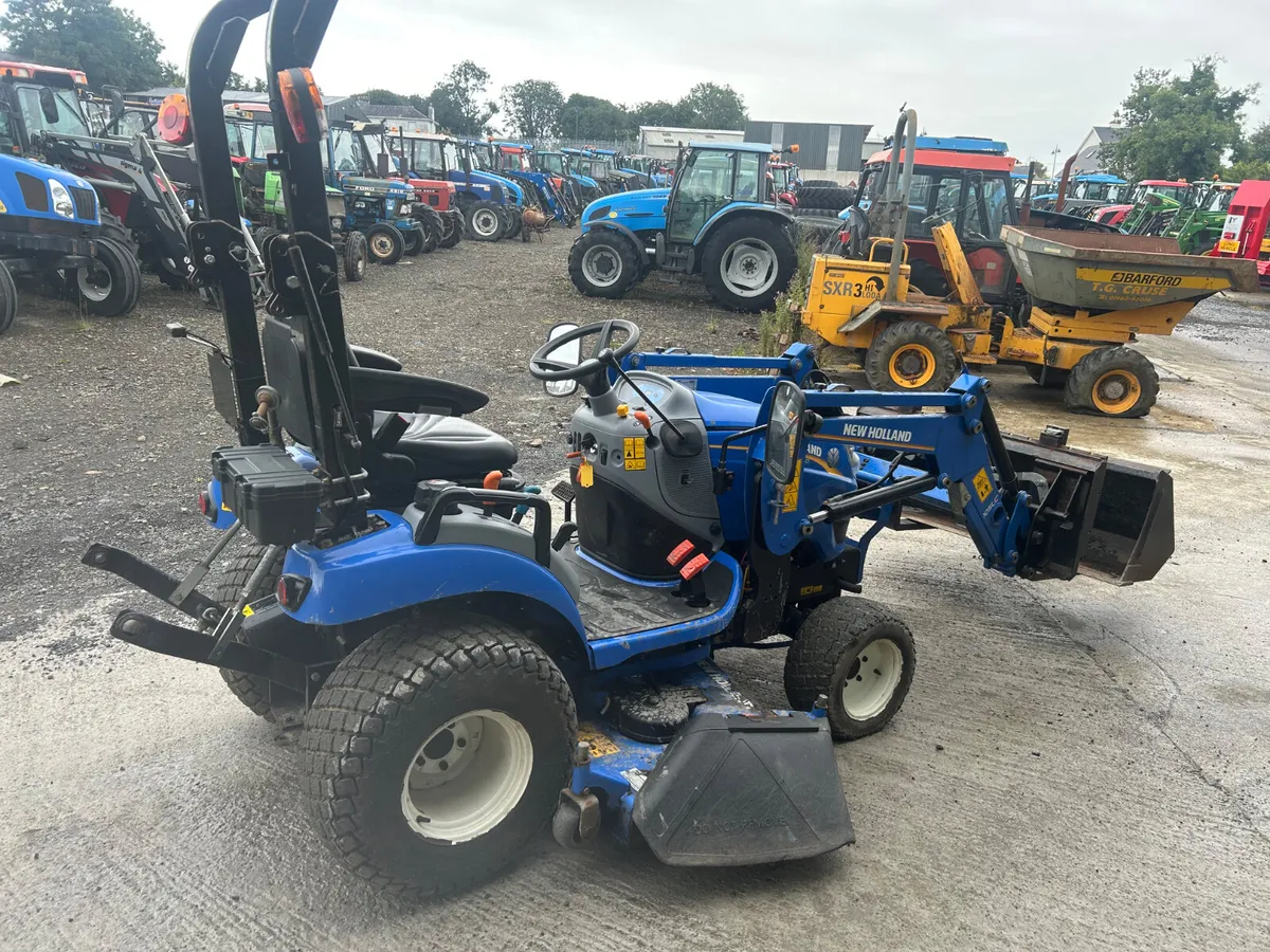 2019 New Holland Boomer 25C with Loader - Image 3