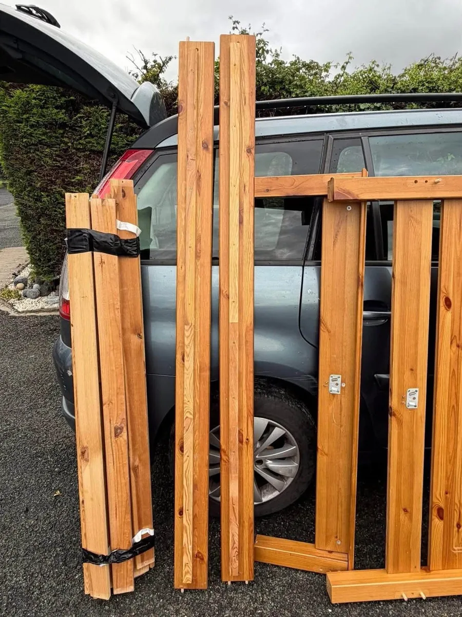 Double bed frame 4,6 fr €100 - Image 2