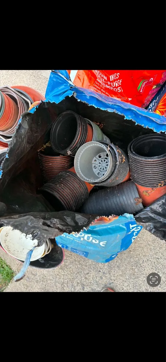 plastic pots x10 bags for €20 - Image 3