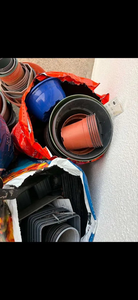 plastic pots x10 bags for €20 - Image 4
