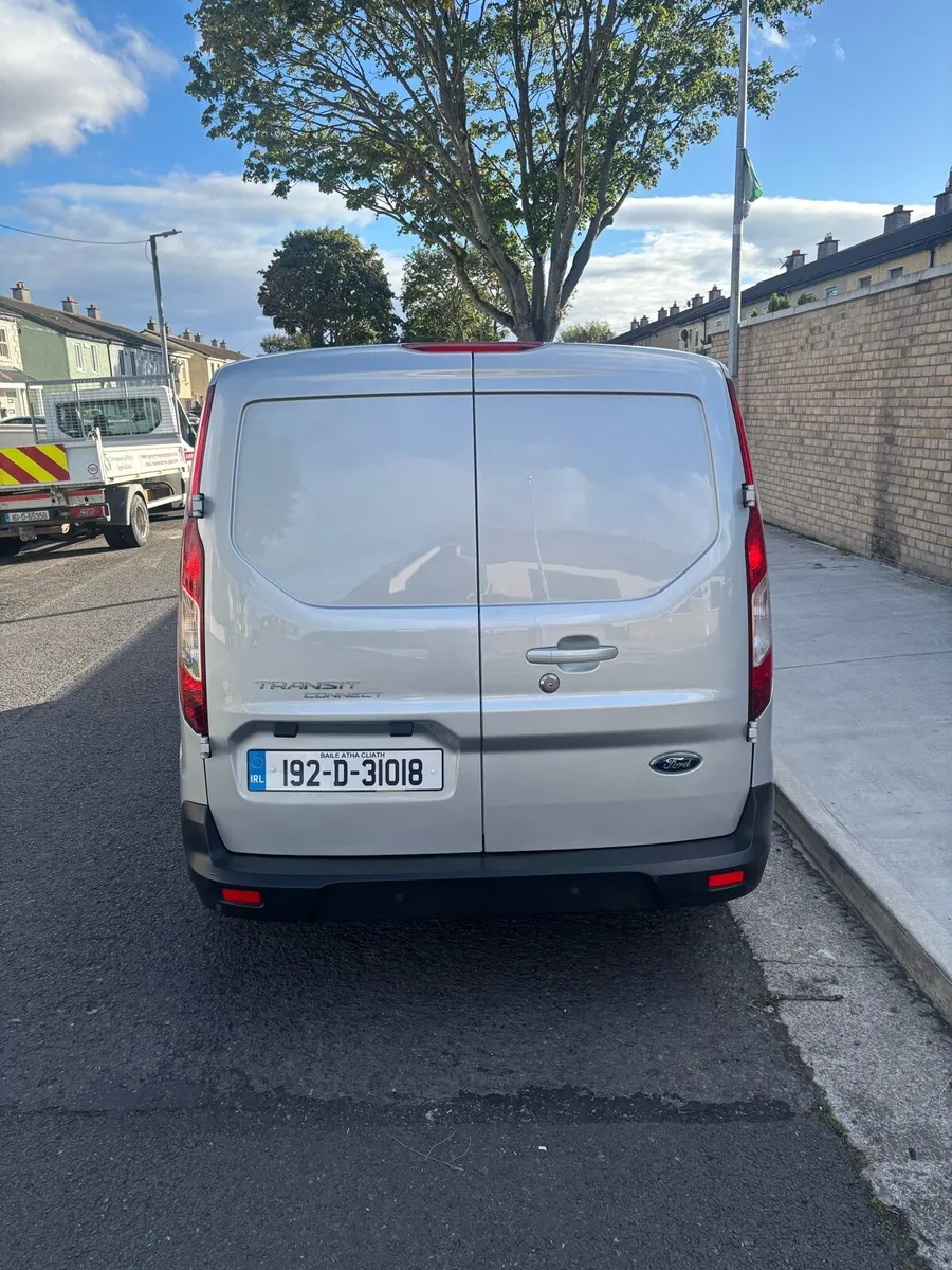 Van - Image 4