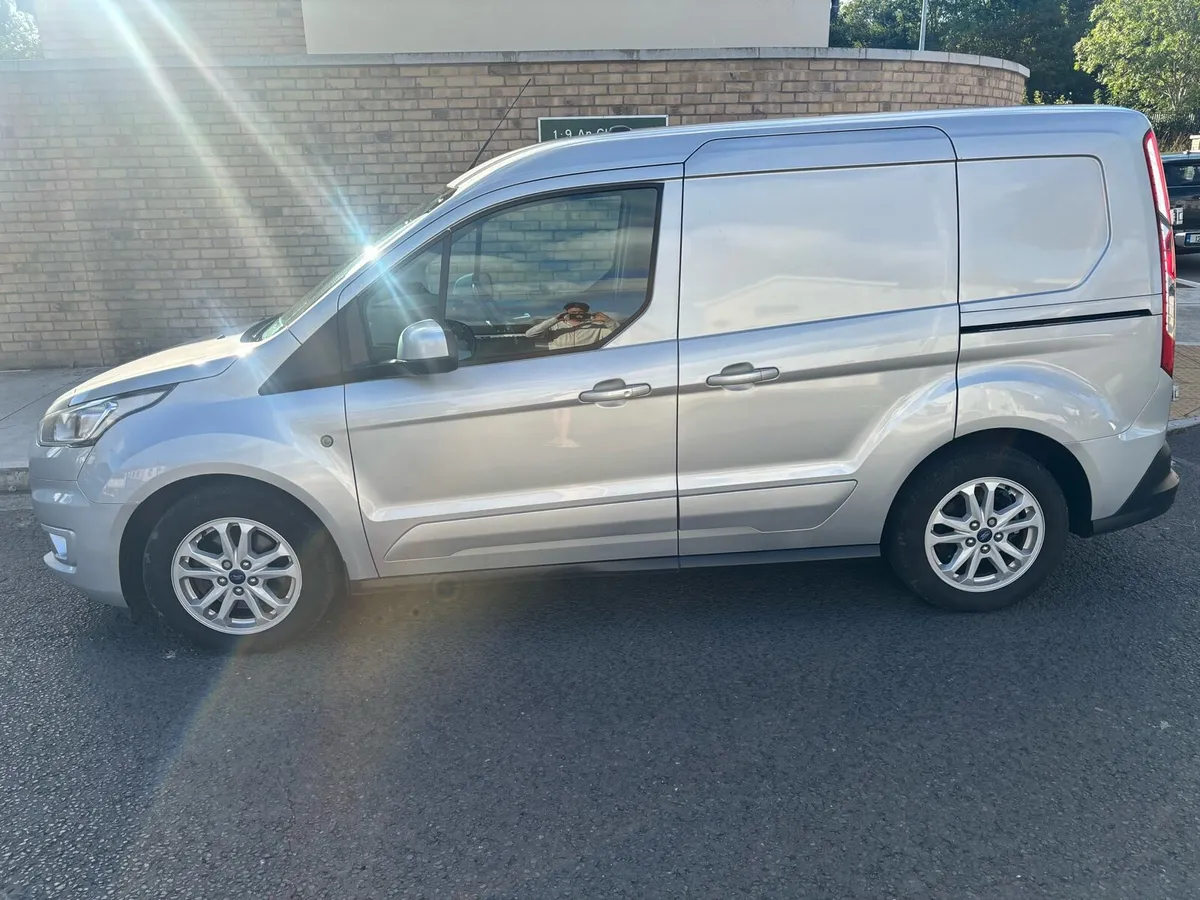 Van - Image 4