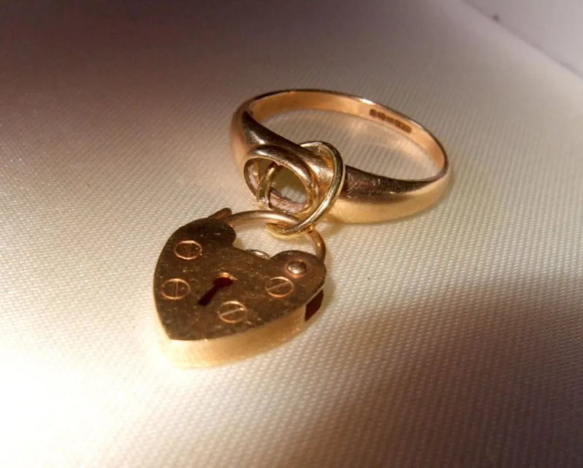 Vintage 9ct Gold 'Jailers Ring'-Fully Hallmarked - Image 3