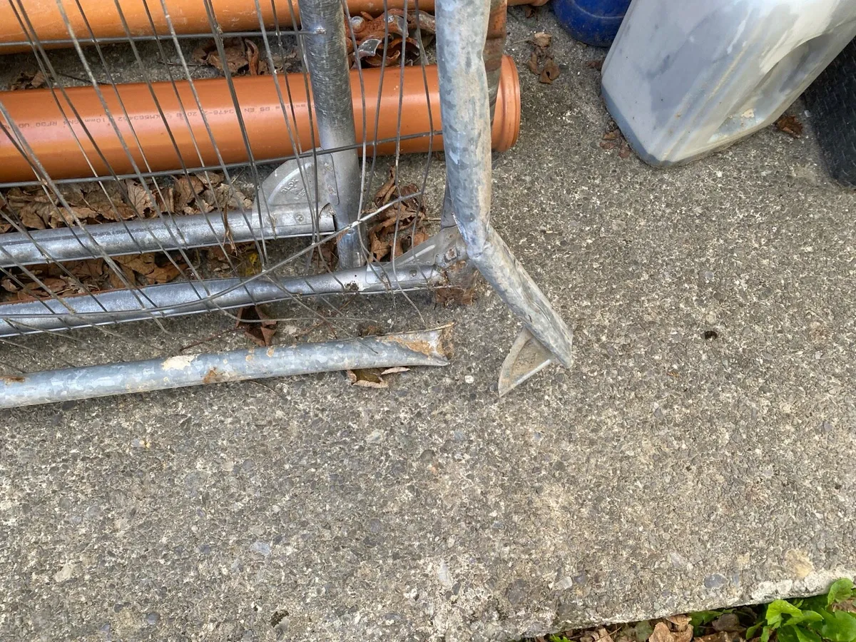 Builders Fence - Image 4