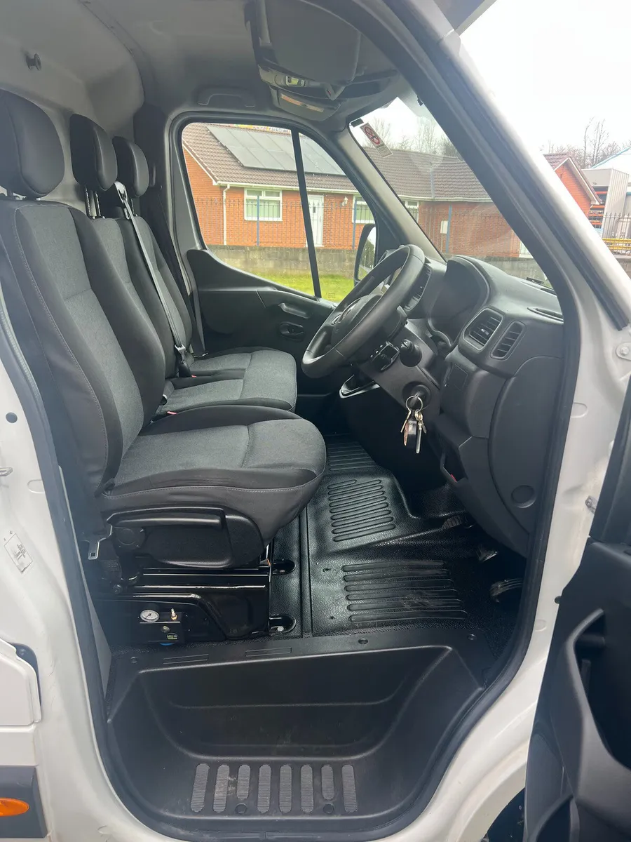 2023 Renault Master Luton Low Loader Van - Image 3