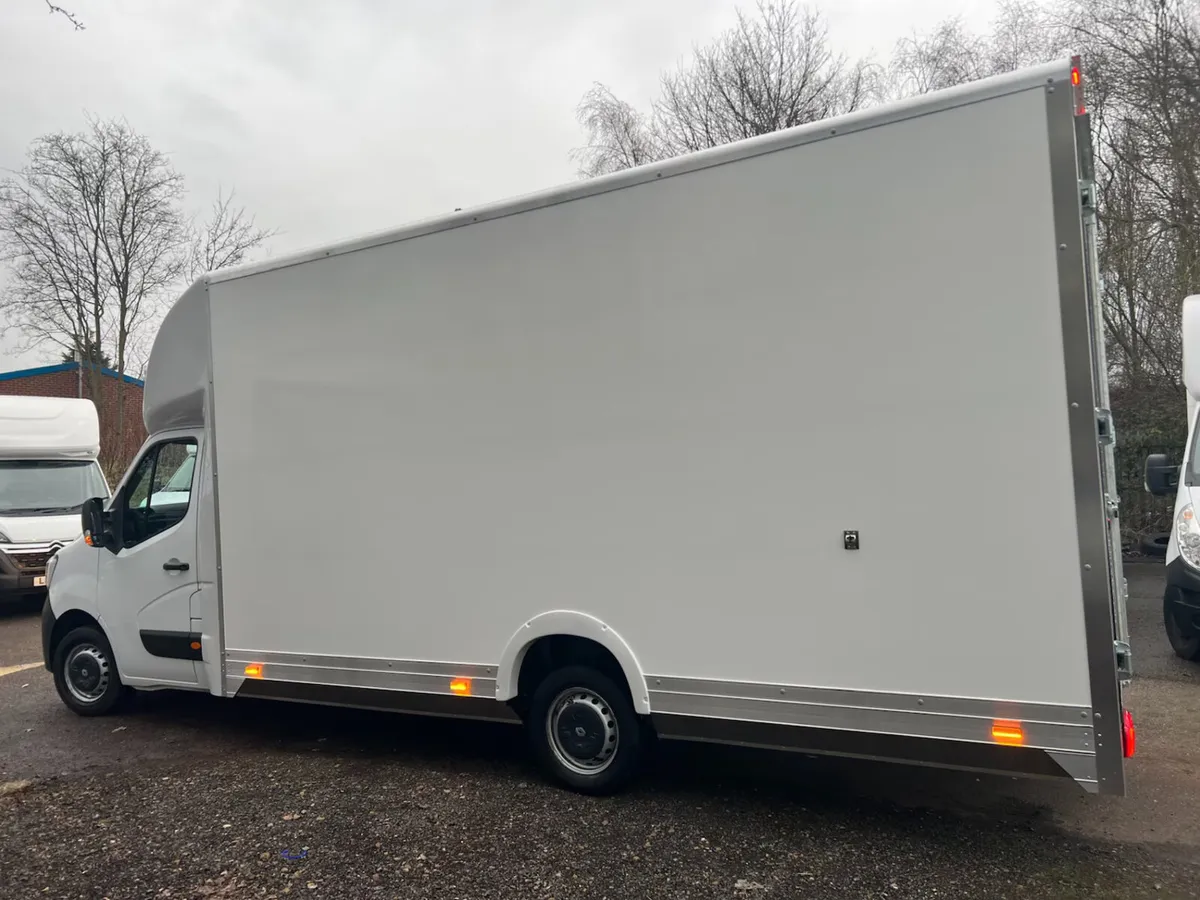 2023 Renault Master Luton Low Loader Van - Image 4