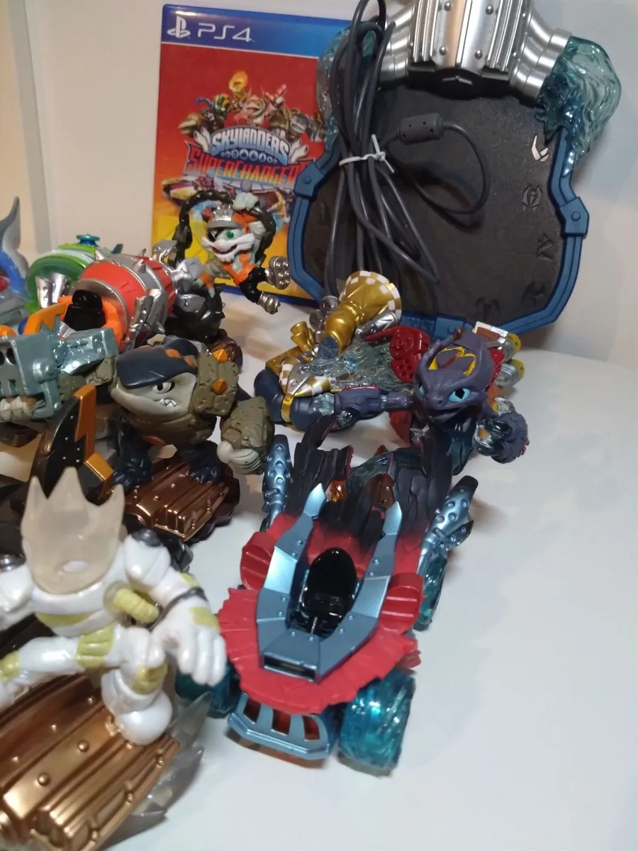 Skylanders Superchargers PS4 Game and Figures - Image 4