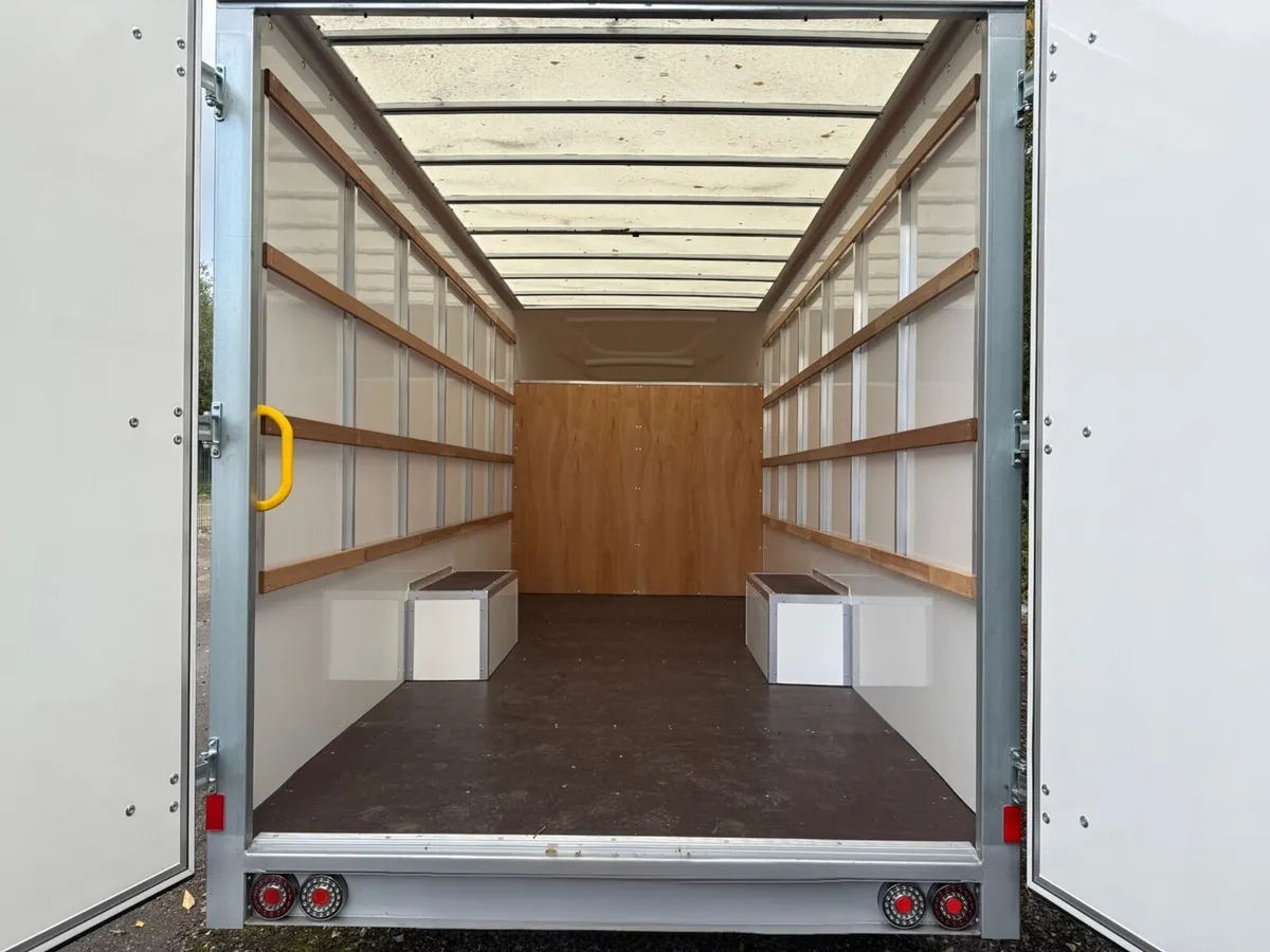 2022 Renault Master Luton Low Loader Van - Image 2