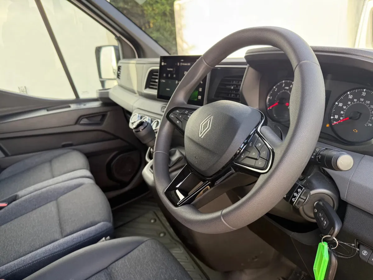2025 Renault Master Luton Low Loader Van - Image 3