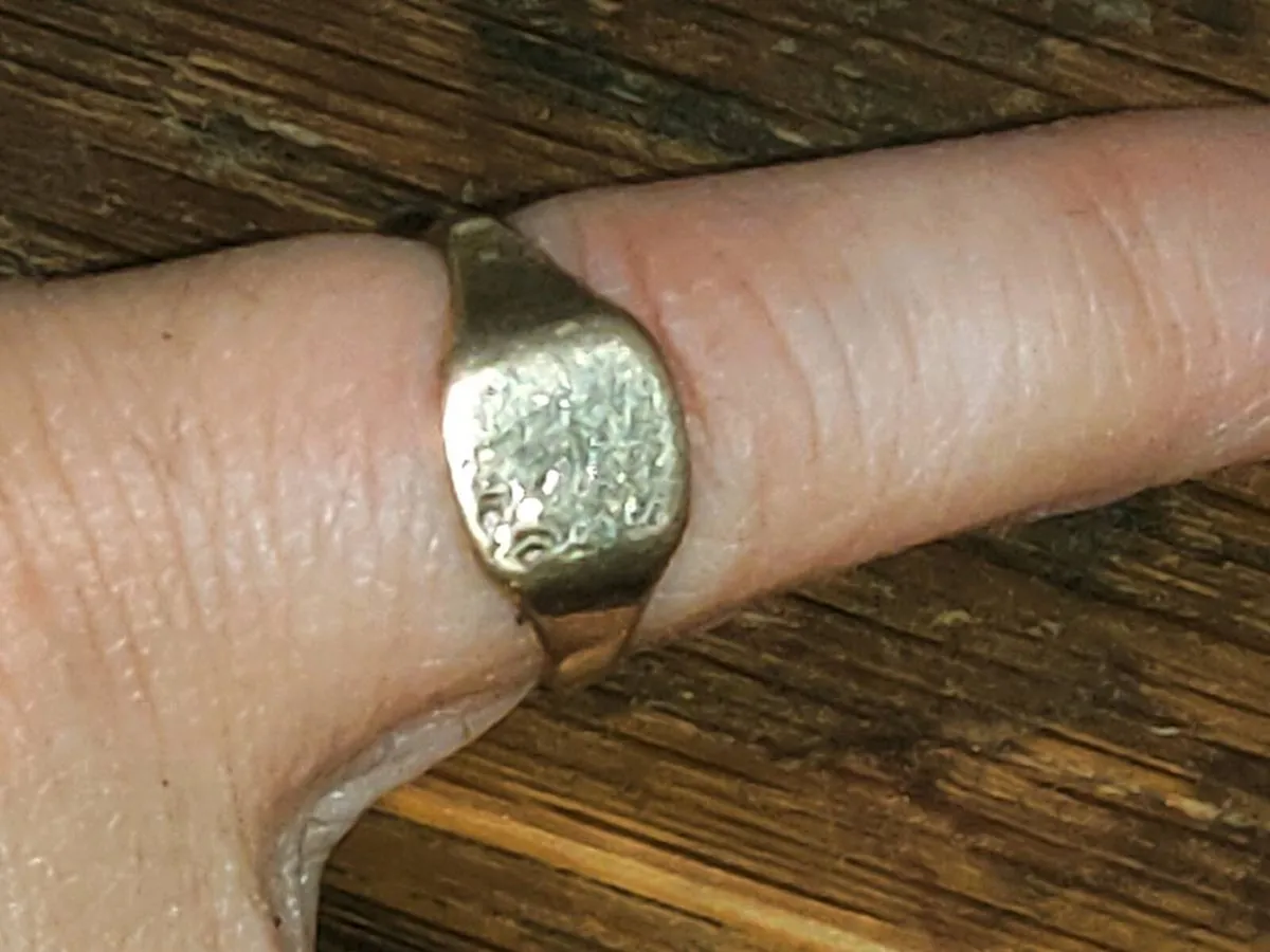 RARE, SQUARE IDENTITY, 9CT Pure Gold Vintage Ring - Image 2