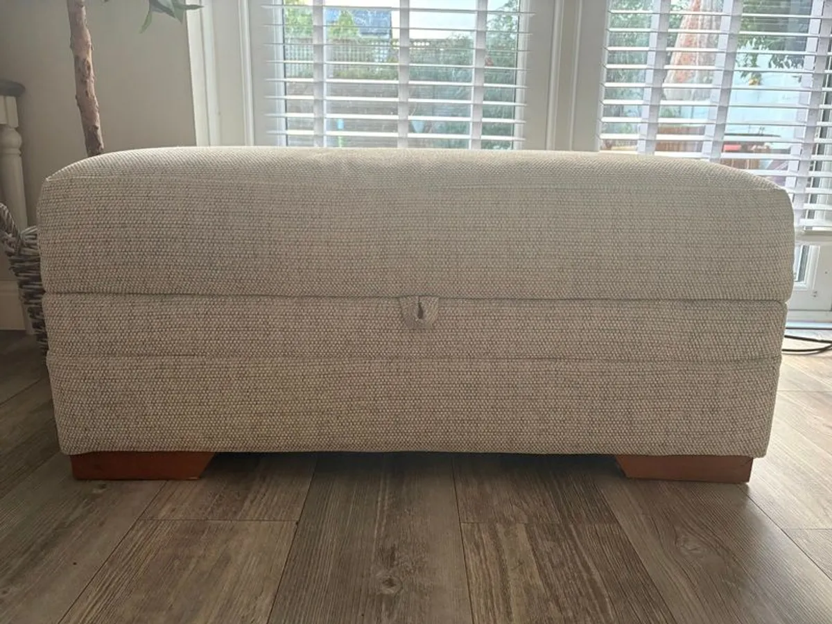 Sophia DFS footstool - Image 3