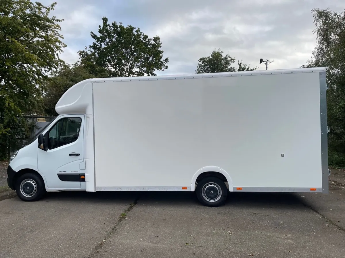 2017 Renault Master Luton Low Loader Van - Image 4