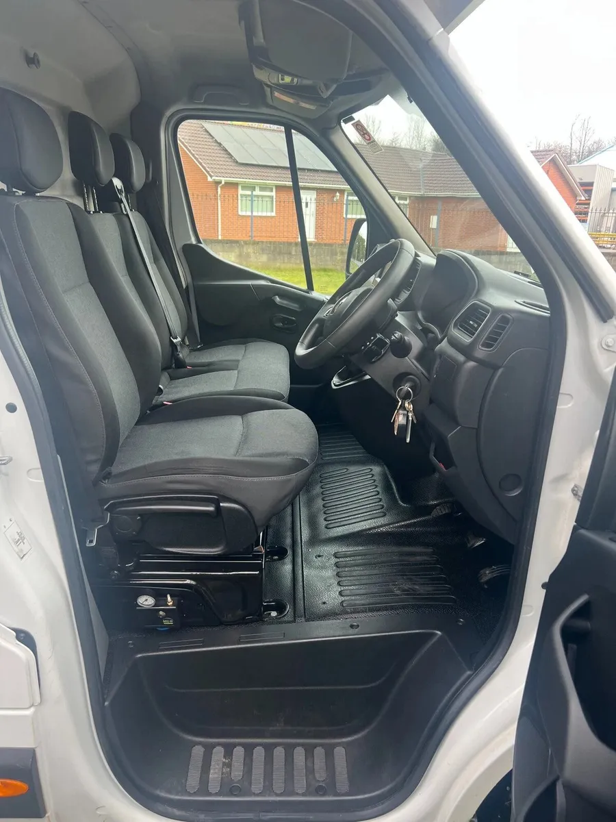 2017 Renault Master Luton Low Loader Van - Image 3