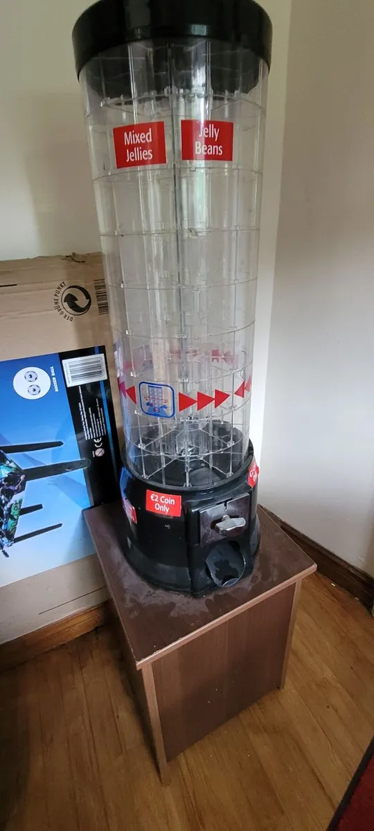 Pringle Machine and Sweets Machine - Image 2
