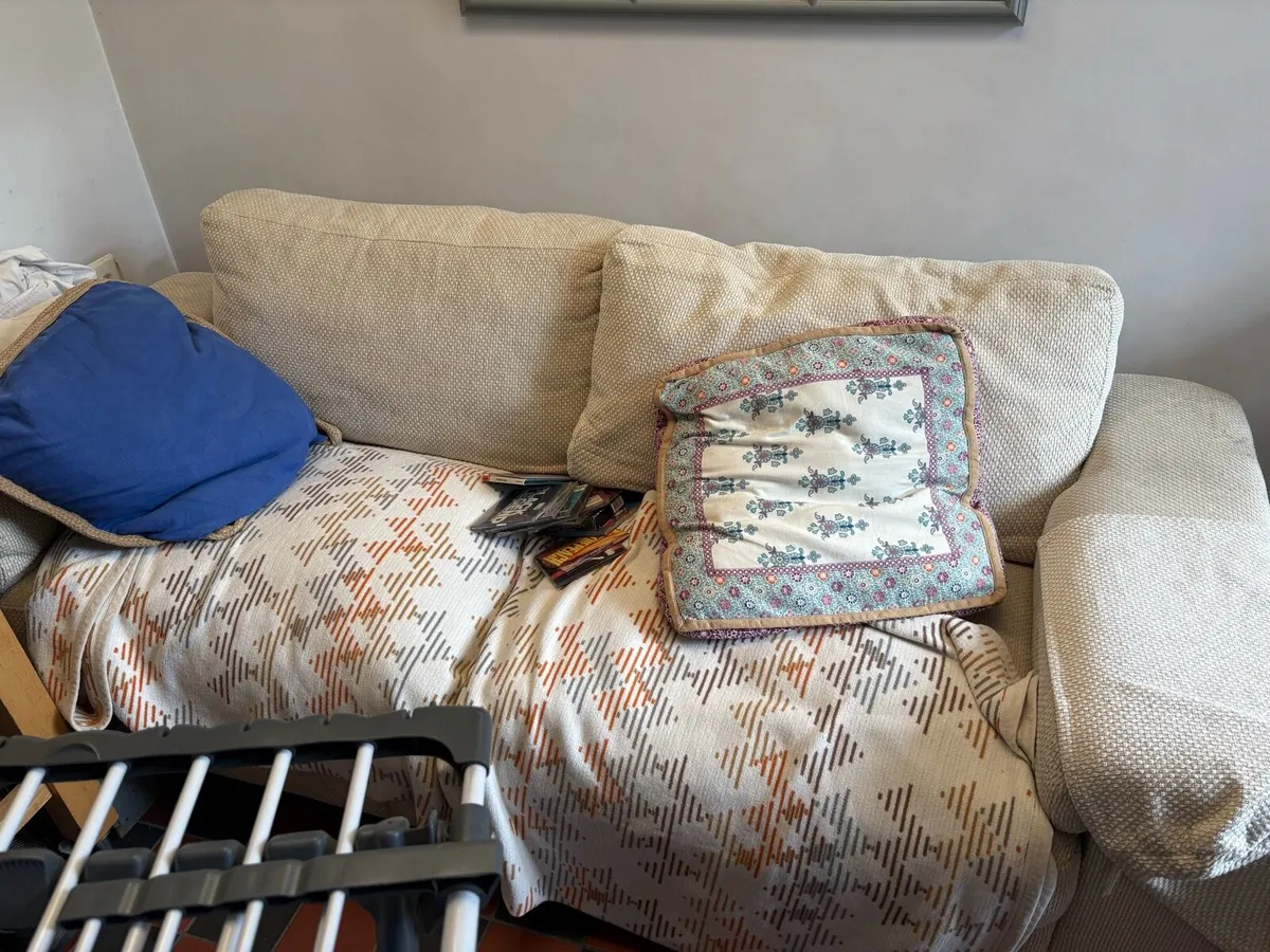 Couch - Image 4