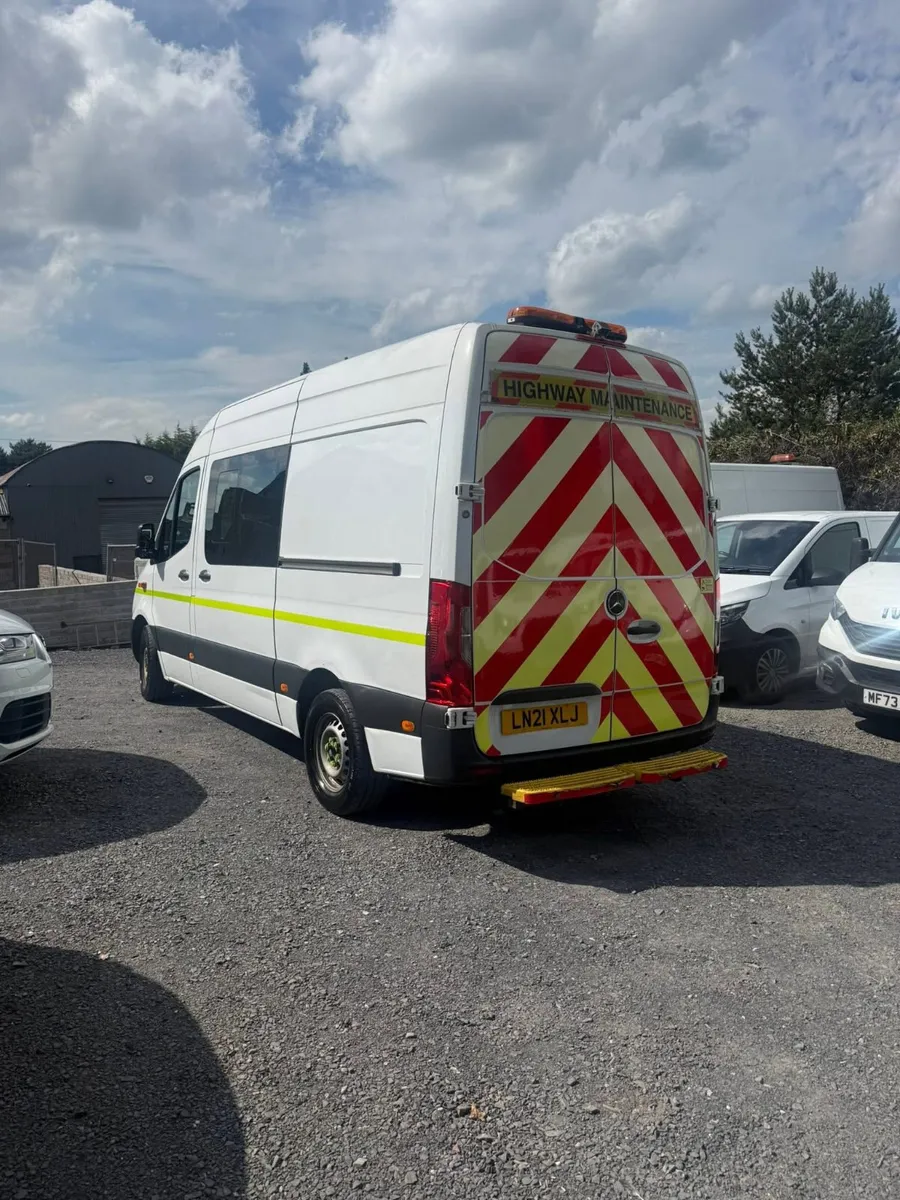 Mercedes-Benz Sprinter 317 CDI 2021 - Welfare Van - Image 4