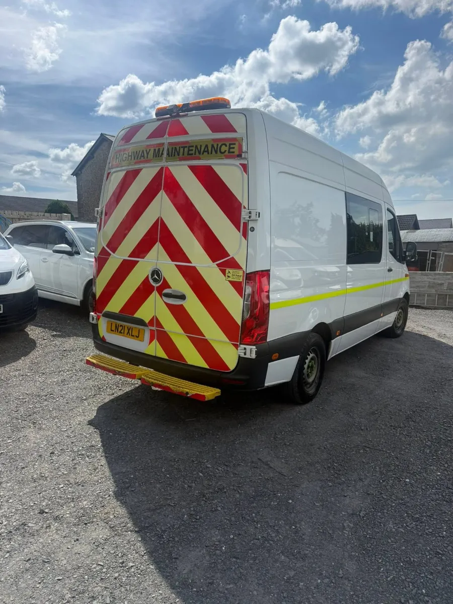 Mercedes-Benz Sprinter 317 CDI 2021 - Welfare Van - Image 3