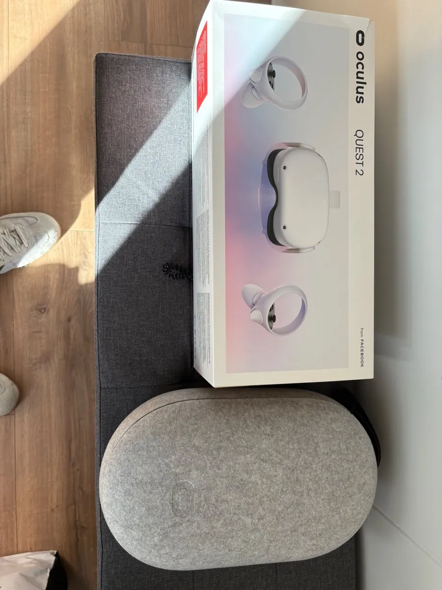 Oculus Quest 2 - Image 2