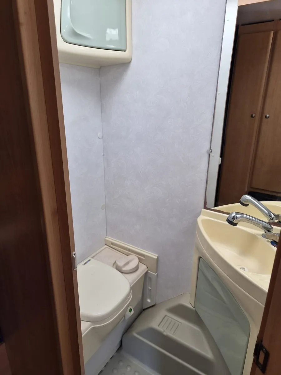 Sterkeman Starlett 445 CE Caravan - Image 2
