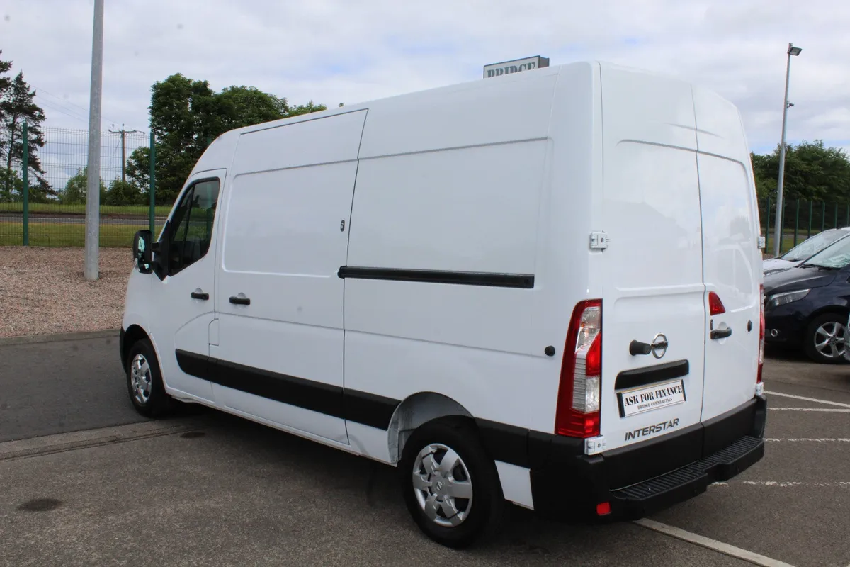 2023 Nissan Interstar L2H2 Accenta - Image 3