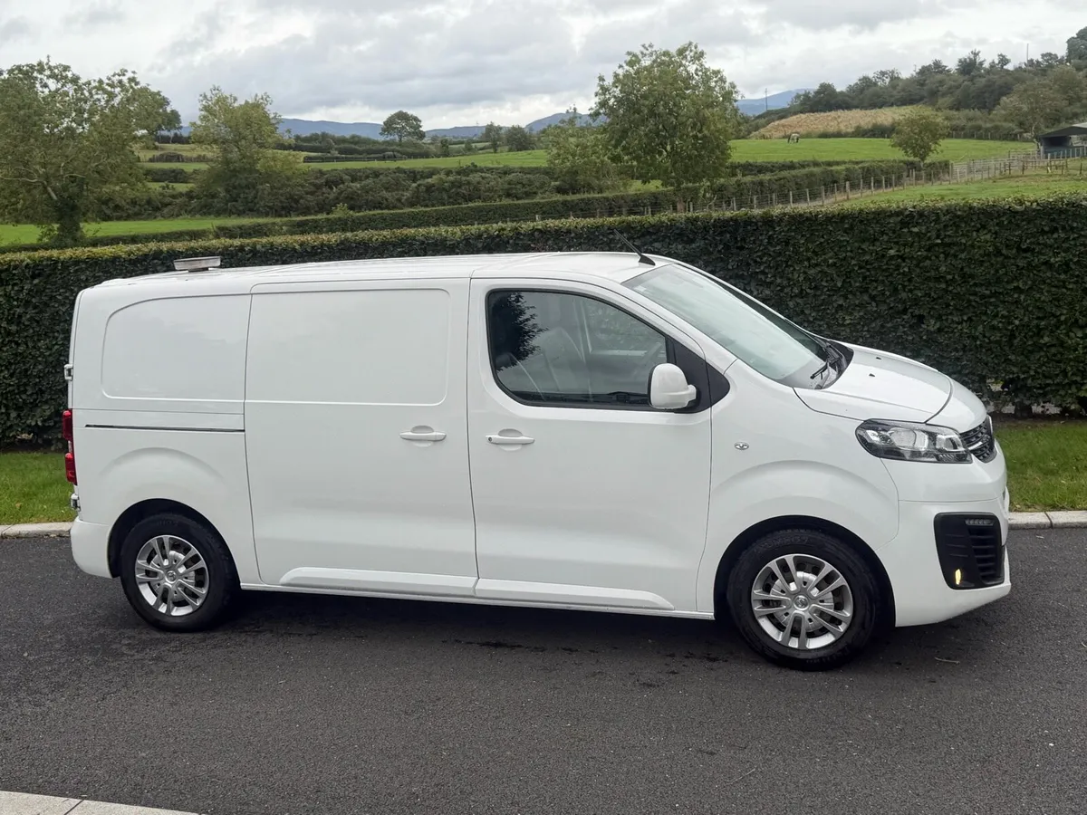 VAUXHALL VIVARO 2700 1.5 DIESEL TWIN SLIDING DOOR - Image 4