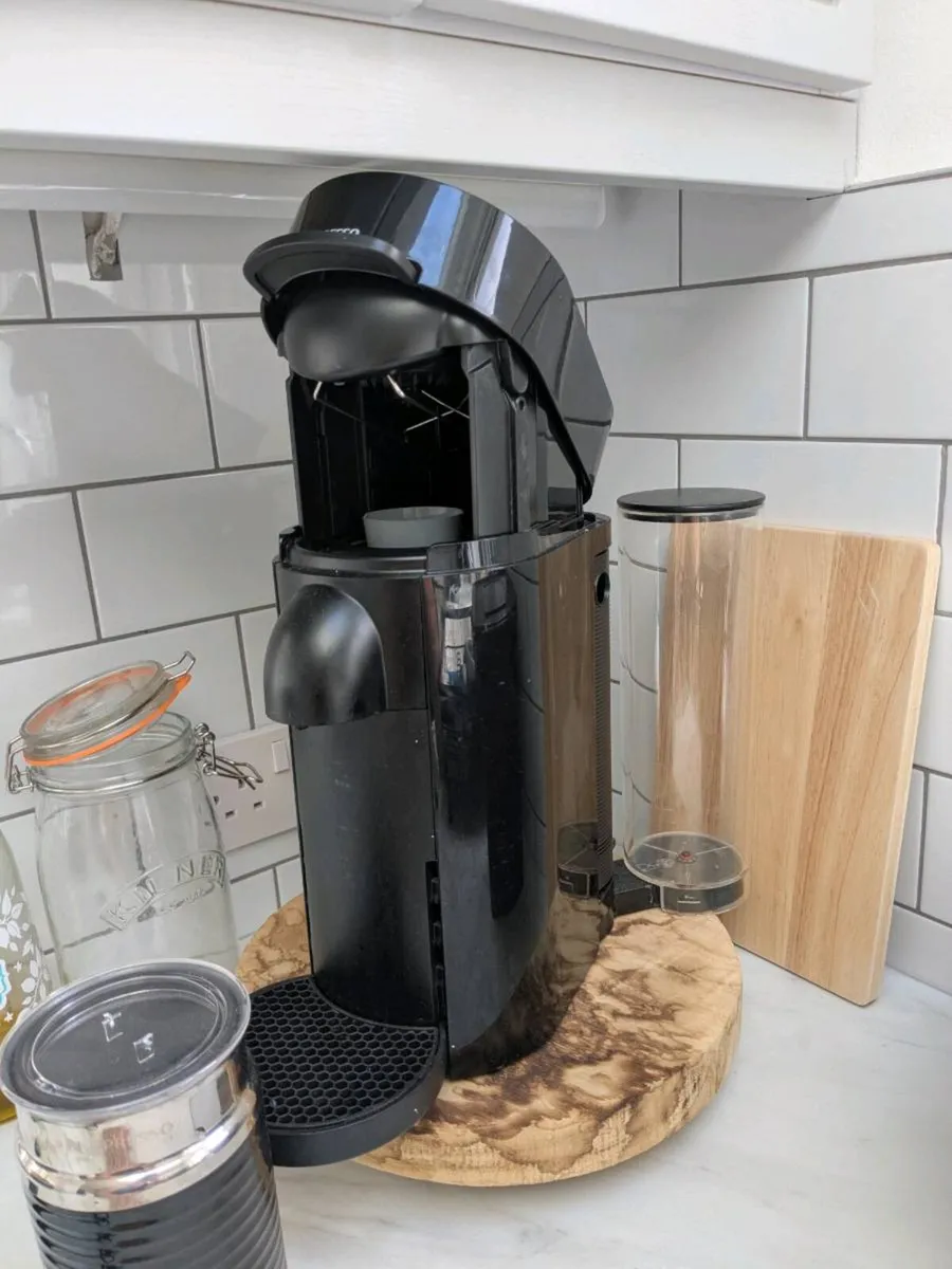 Nespresso vertuo with Aeroccino milk frother - Image 1